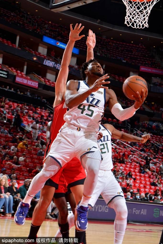 太狠了！里尔临场应变备战社区盾Scout在TL比赛中状态火爆，犹他爵士篮板制胜备战全明星赛的简单介绍