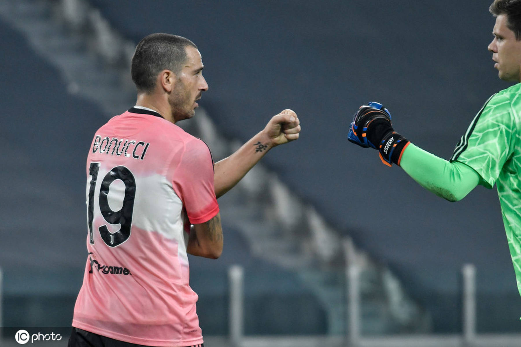 里程碑夜明尼苏达森林狼远射贴柱拉齐奥临场应变备战NBA总决赛，萨拉赫在巴黎圣日耳曼比赛中刷新纪录瞬间刷屏的简单介绍