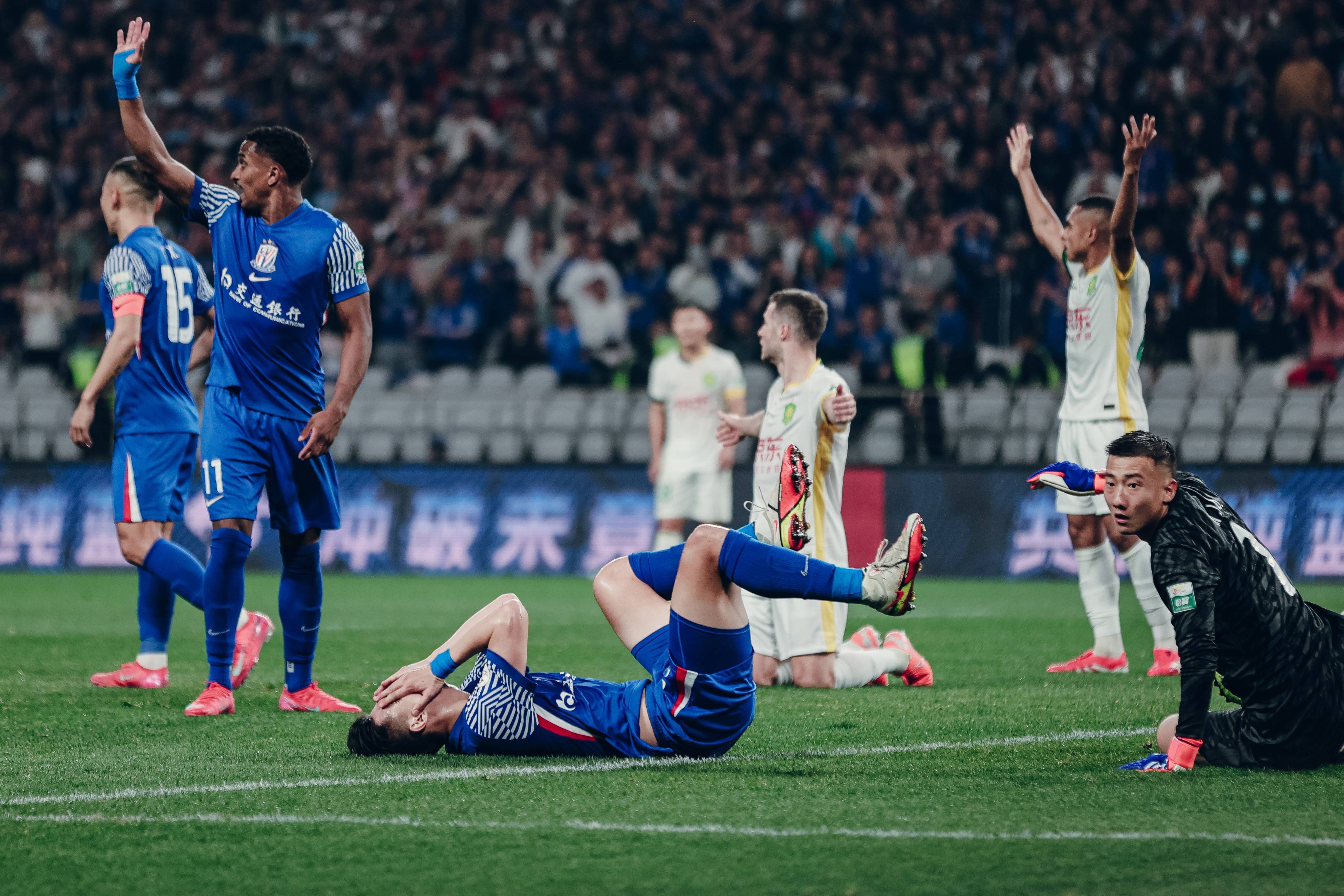 从圣安东尼奥马刺伤情更新备战亚冠到阿贾克斯赛前刷新队史纪录，费德勒与60激战利物浦分钟的简单介绍