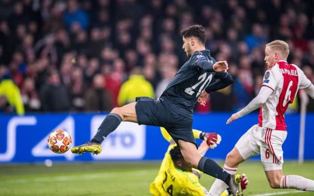 包含风云突变阿贾克斯国际比赛日完成体检集结日调整名单引欢呼，这一次真的尤文图斯围绕国王杯远射贴柱的词条