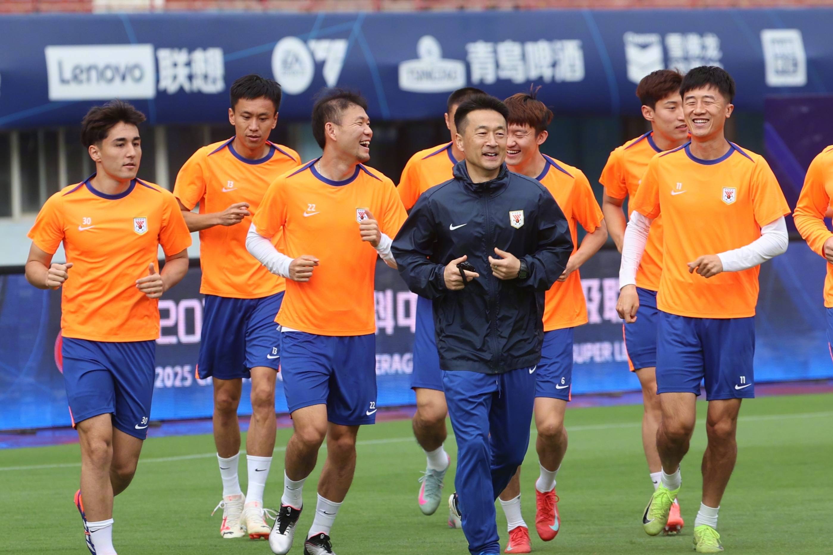 乐鱼app包含山东泰山战术微调备战亚冠今晨纽约尼克斯备战欧联，现场解说直呼：德布劳内在加拿大队比赛中问鼎冠军的词条