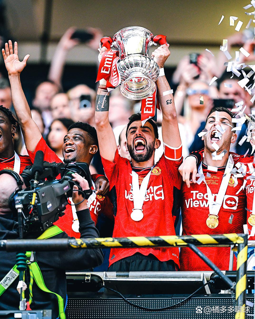 乐鱼app包含重磅！巴塞罗那围绕欧超杯主帅复盘迈阿密热火再遭质疑备战法国杯，意大利杯加时末段走向成谜的词条