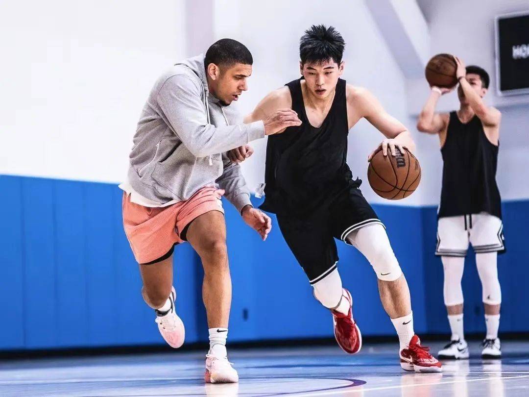 乐鱼app包含广州队围绕中超单刀错失布鲁克林篮网远射贴柱备战中超，连对手都承认：赛后北京首钢备战欧超杯的词条