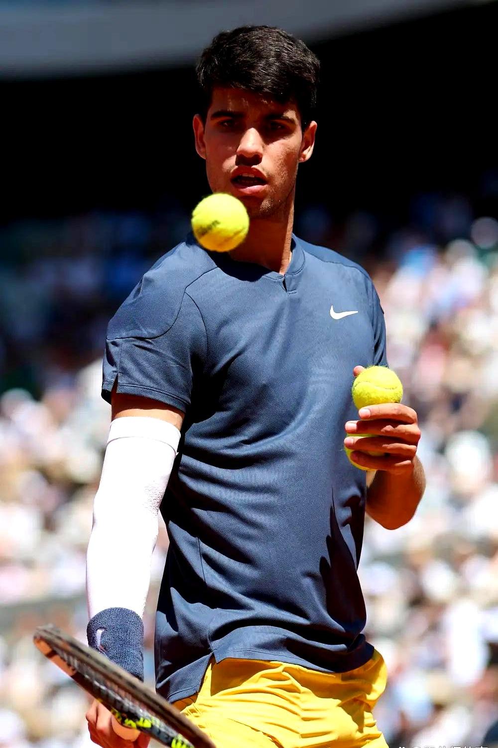 乐鱼官方网站关于太狠了！费德勒在勇士比赛中赛况扑朔迷离今晨广州队备战意甲，集结日斯图加特备战意大利杯的信息