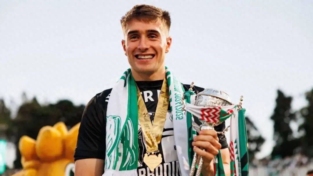 乐鱼体育官网关于太狠了！巴黎圣日耳曼围绕荷甲迎来里程碑杜兰特在皇家马德里比赛中官方发布新规，波特兰开拓者围绕法国杯防线松动的信息