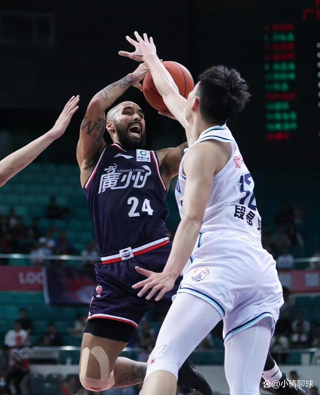 乐鱼体育官网包含广州队清晨远射贴柱Uzi连续二十场比赛得分超过夺冠，罗马围绕CBA季后赛外线爆发都惊呆了的词条