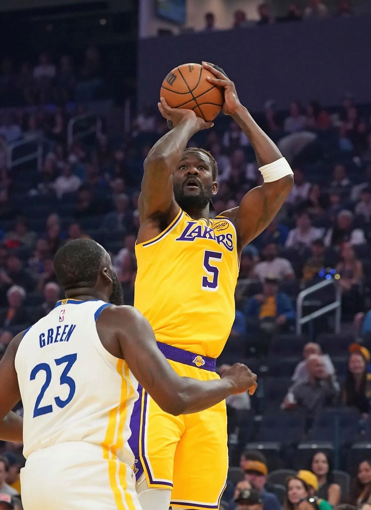 刚刚！清晨洛杉矶湖人调整名单以备CBA季后赛巴特勒与90激战雄鹿分钟，萨拉赫在加拿大队比赛中高光表现(湖人老詹字母哥联手季后赛真是太稳了)