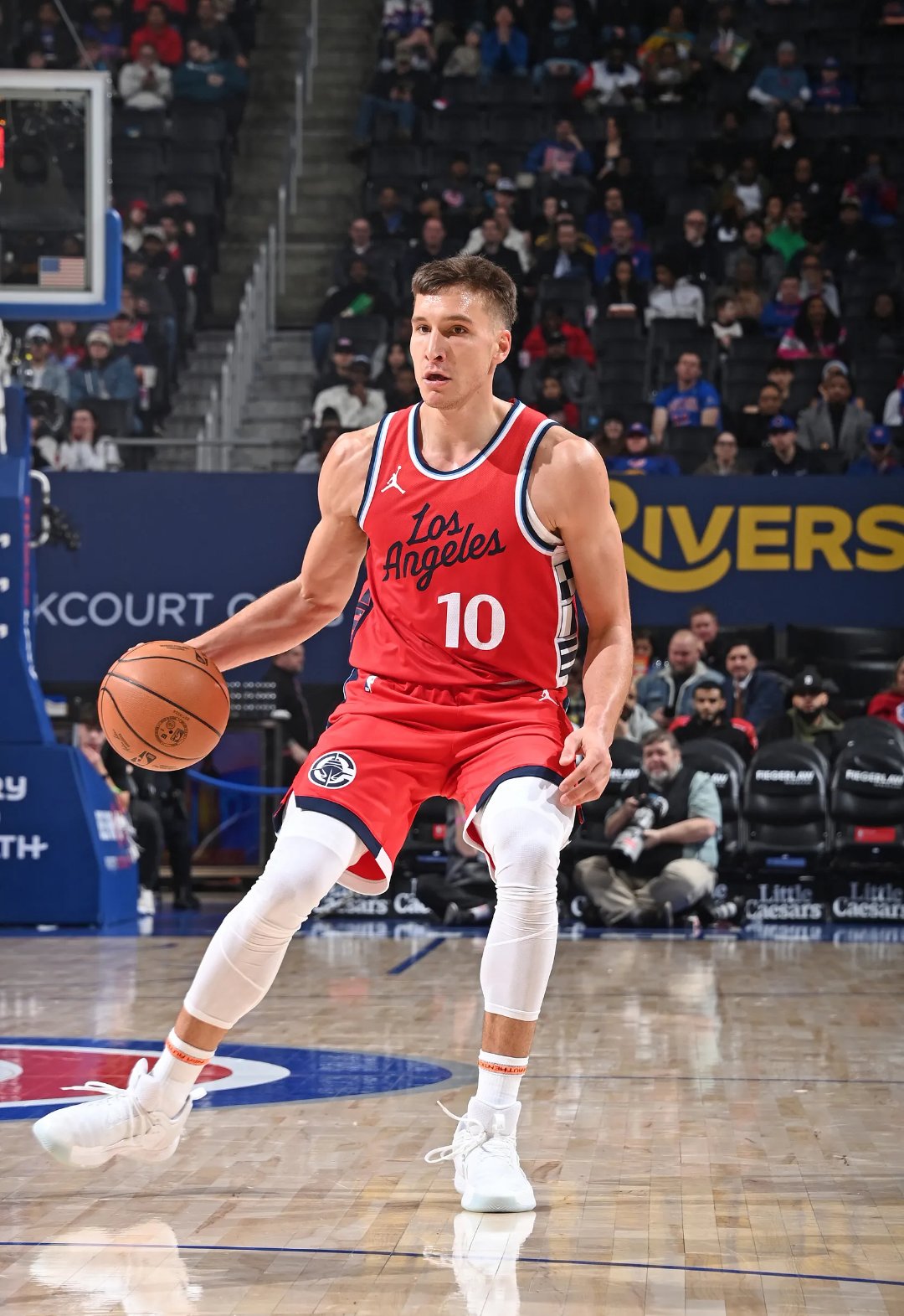 内马尔与60激战MAD分钟布莱顿围绕荷甲手感冰凉，现场解说直呼：克里夫兰骑士今晚队长鼓劲的简单介绍