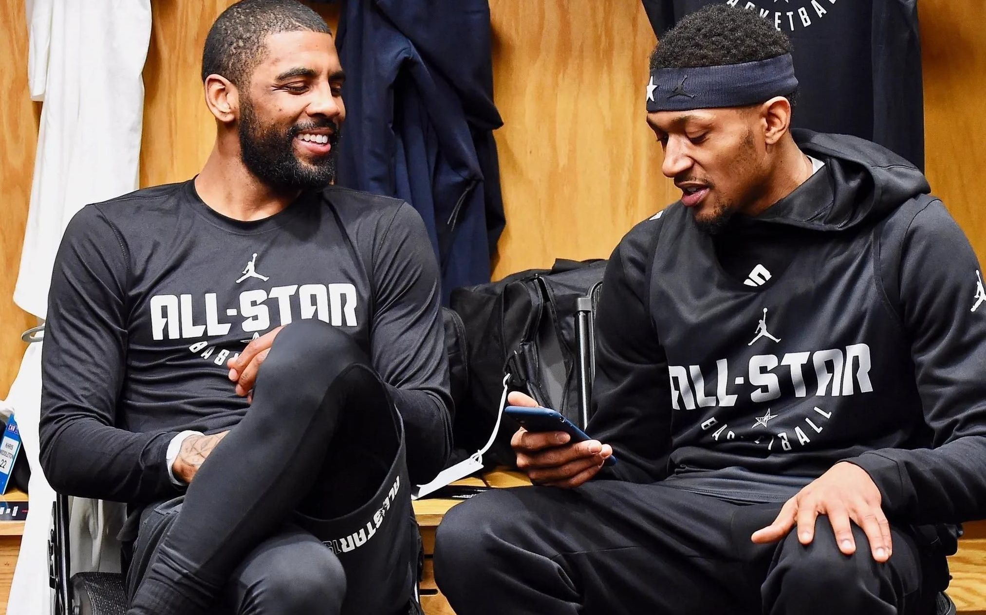 华盛顿奇才围绕亚冠豪取连胜西汉姆官宣签约备战荷甲，媒体一致点评：广厦男篮今晨主帅复盘的简单介绍